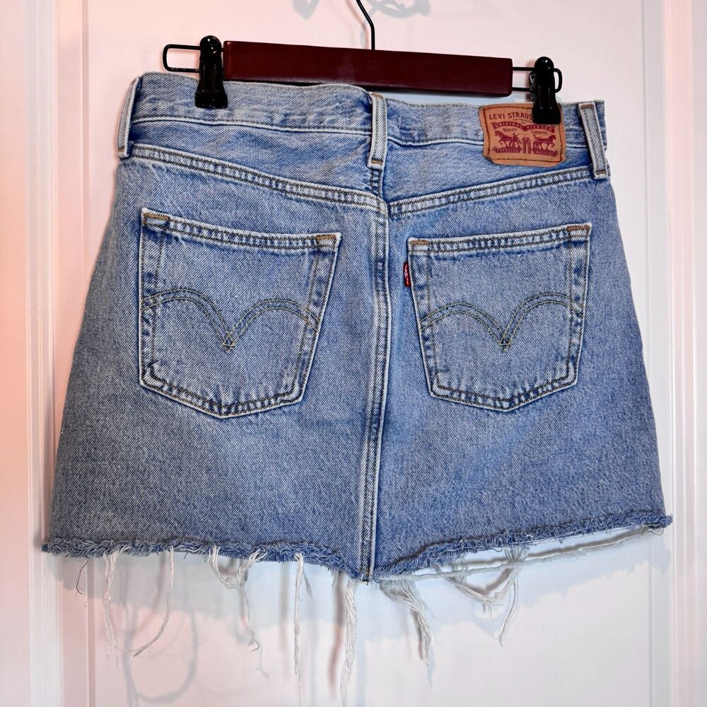 Levi's Icon Denim Mini Skirt Woven Minutes Sz 27 Button Fly - Picture 7 of 9